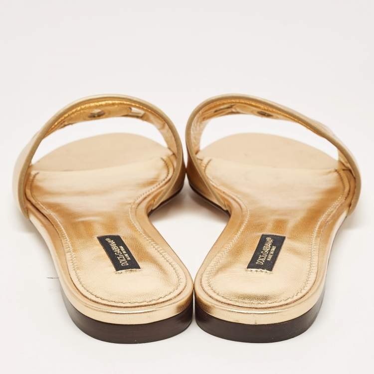 مملوكة مسبقًا Dolce & Gabbana Gold Foil Leather DG Millennials Flat Slides Size 38