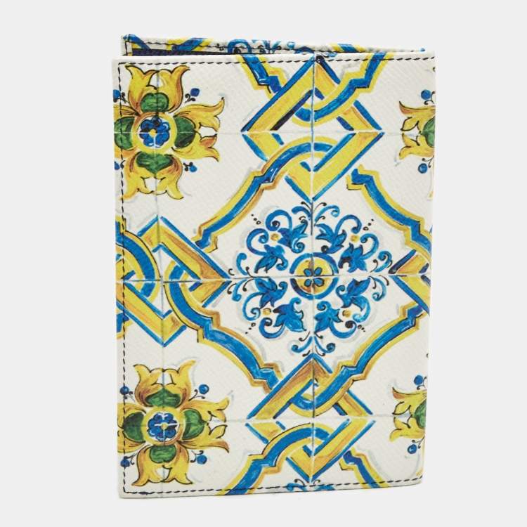 Pre Owned Dolce & Gabbana Majolica Print Coated Canvas Passport Holder