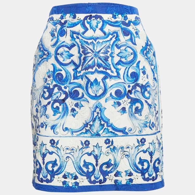 مملوكة مسبقًا Dolce & Gabbana White/Blue Majolica Print Jacquard Mini Skirt S