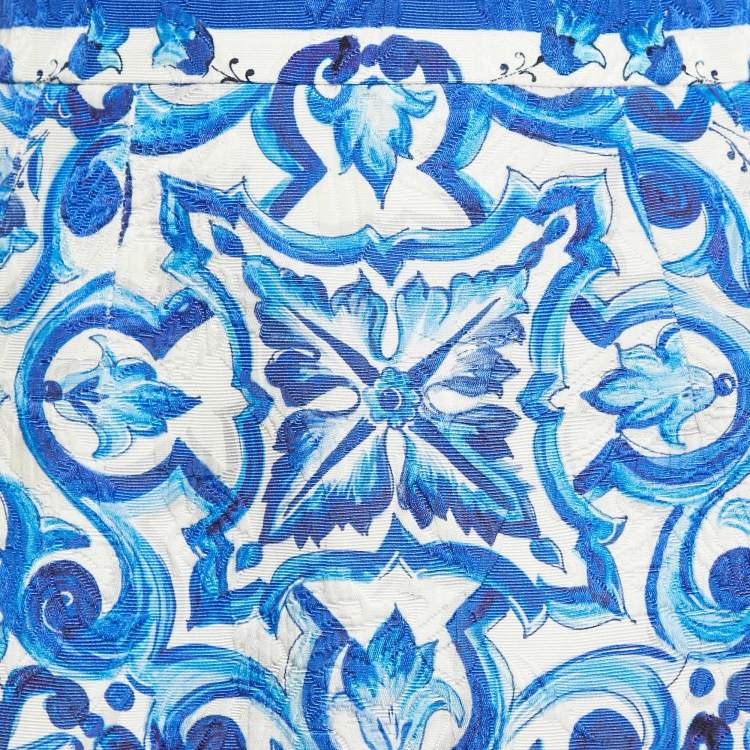 مملوكة مسبقًا Dolce & Gabbana White/Blue Majolica Print Jacquard Mini Skirt S