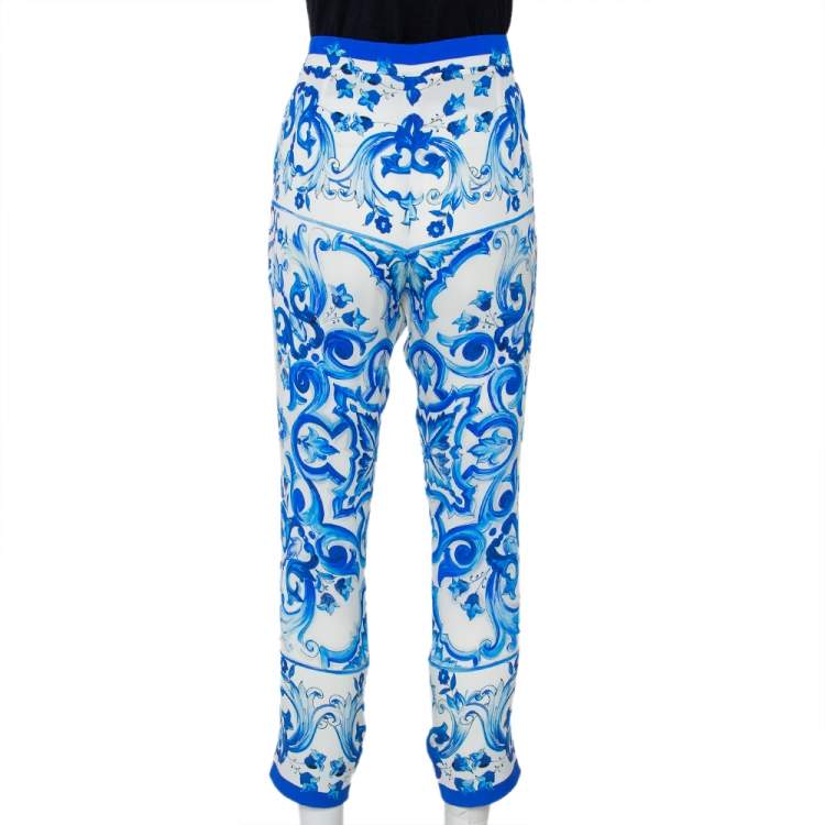 مملوكة مسبقًا Dolce & Gabbana White & Blue Majolica Printed Silk Tapered Leg Trousers M