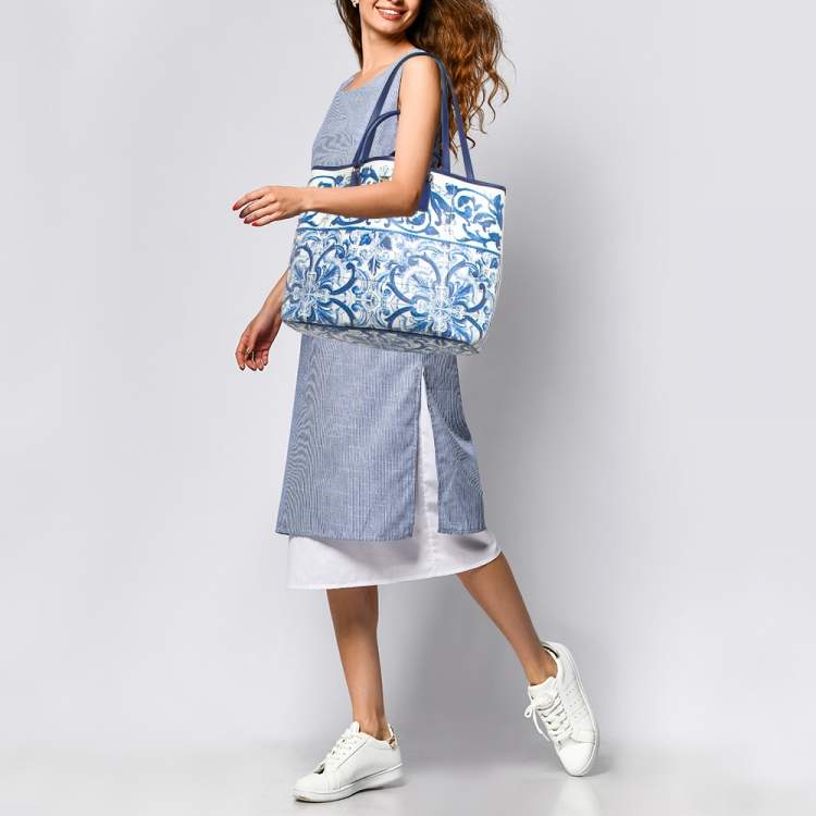 Pre Owned Dolce & Gabbana Blue/White Majolica Print Leather Miss Escape Tote