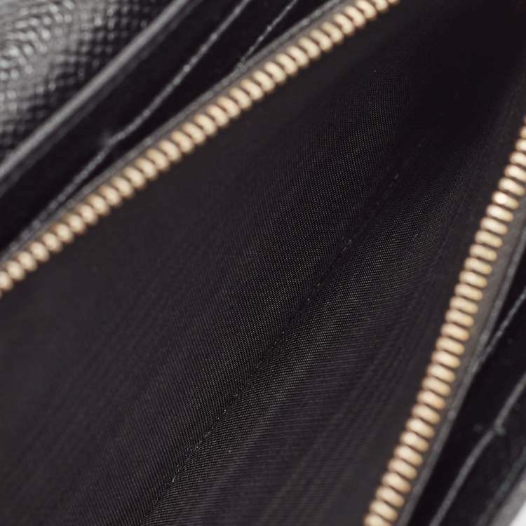 مملوكة مسبقًا Dolce & Gabbana Black Leather Flap Continental Wallet