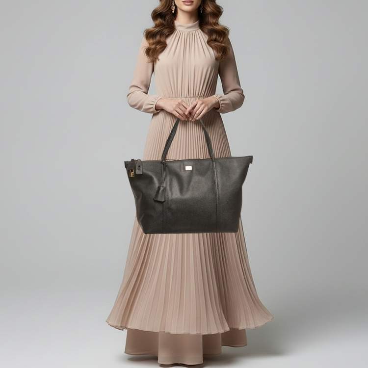 Pre Owned Dolce & Gabbana Miss Escape Zip Black Leather Tote