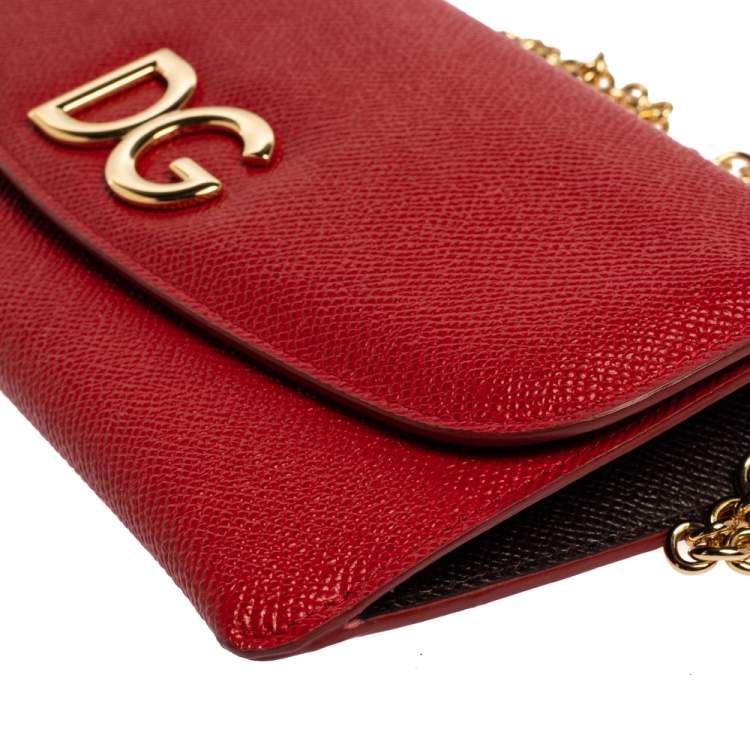 Pre Owned Dolce & Gabbana Red Grained Leather DG Logo Flap Chain Clutch