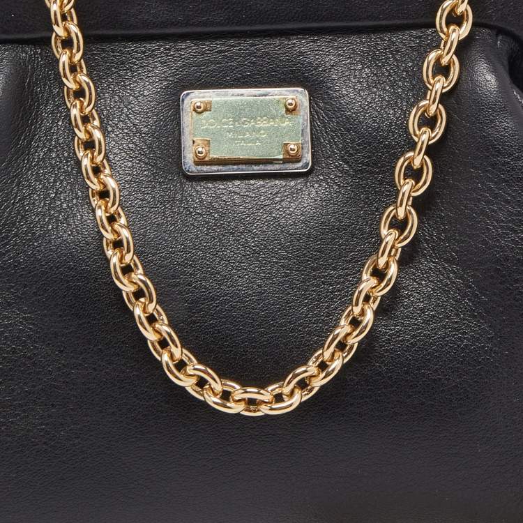 مملوكة مسبقًا Dolce & Gabana Black Leather Kiss Lock Frame Chain Clutch