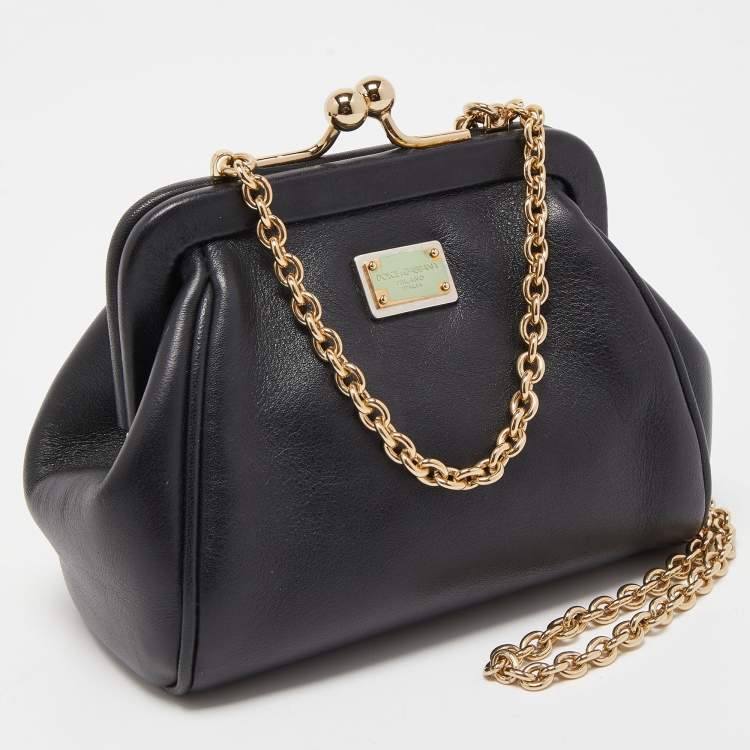 مملوكة مسبقًا Dolce & Gabana Black Leather Kiss Lock Frame Chain Clutch