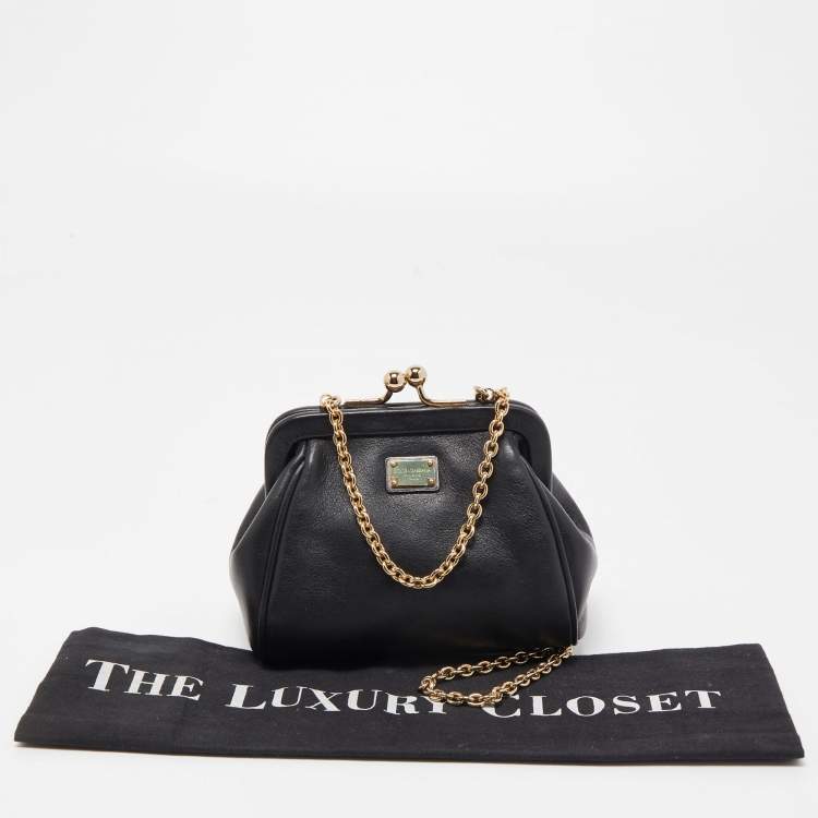 مملوكة مسبقًا Dolce & Gabana Black Leather Kiss Lock Frame Chain Clutch