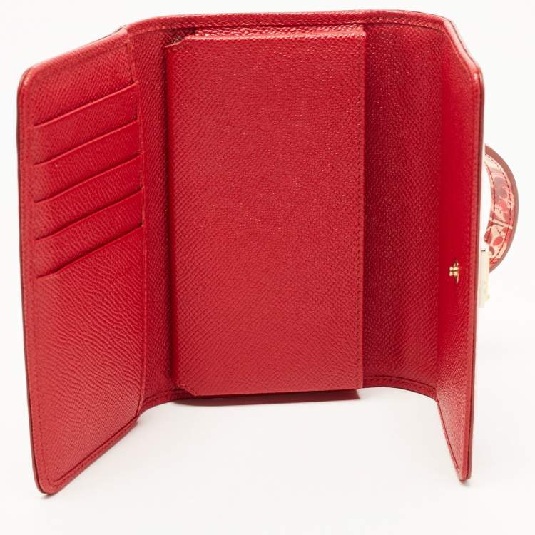 مملوكة مسبقًا Dolce & Gabbana Red/Cream Majolica Print PVC Miss Sicily Von Wallet