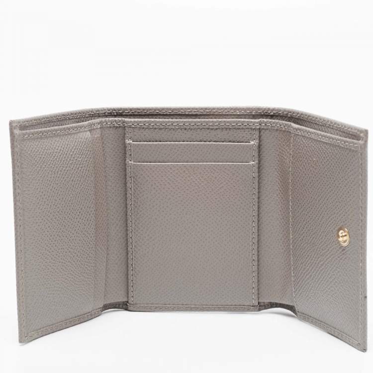 مملوكة مسبقًا Dolce & Gabbana Beige Leather DG Crystals Trifold Wallet