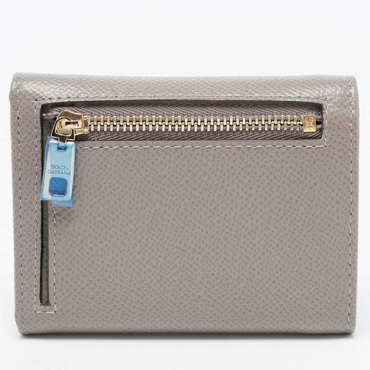 مملوكة مسبقًا Dolce & Gabbana Beige Leather DG Crystals Trifold Wallet