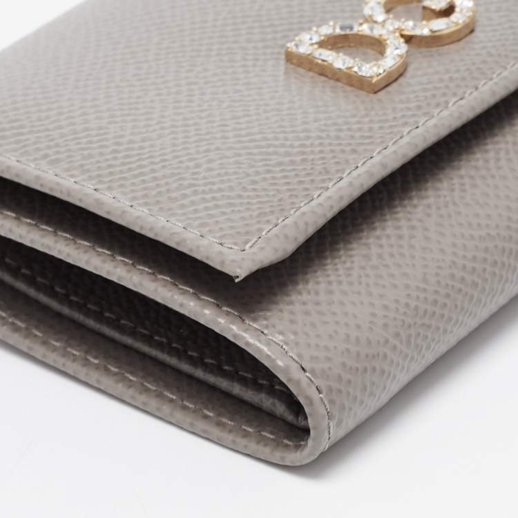 مملوك�ة مسبقًا Dolce & Gabbana Beige Leather DG Crystals Trifold Wallet