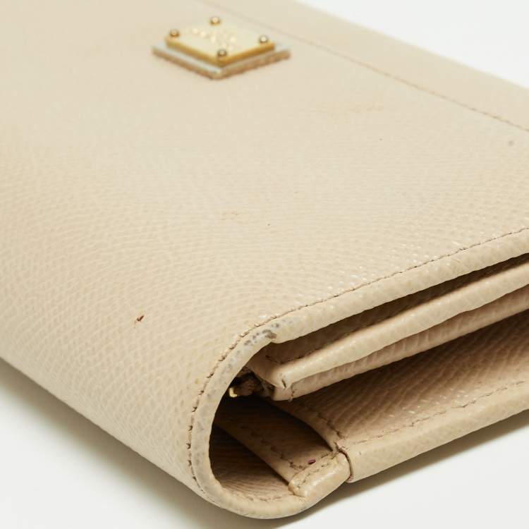 Pre Owned Dolce & Gabbana Beige Leather Dauphine Flap Continental Wallet