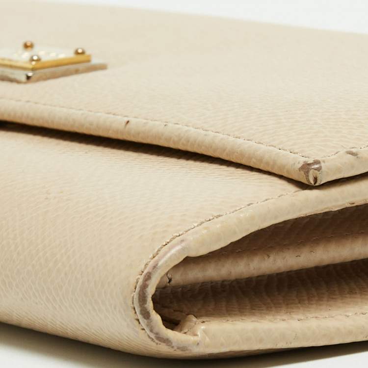 Pre Owned Dolce & Gabbana Beige Leather Dauphine Flap Continental Wallet