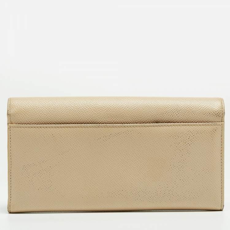 Pre Owned Dolce & Gabbana Beige Leather Dauphine Flap Continental Wallet