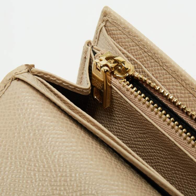 Pre Owned Dolce & Gabbana Beige Leather Dauphine Flap Continental Wallet