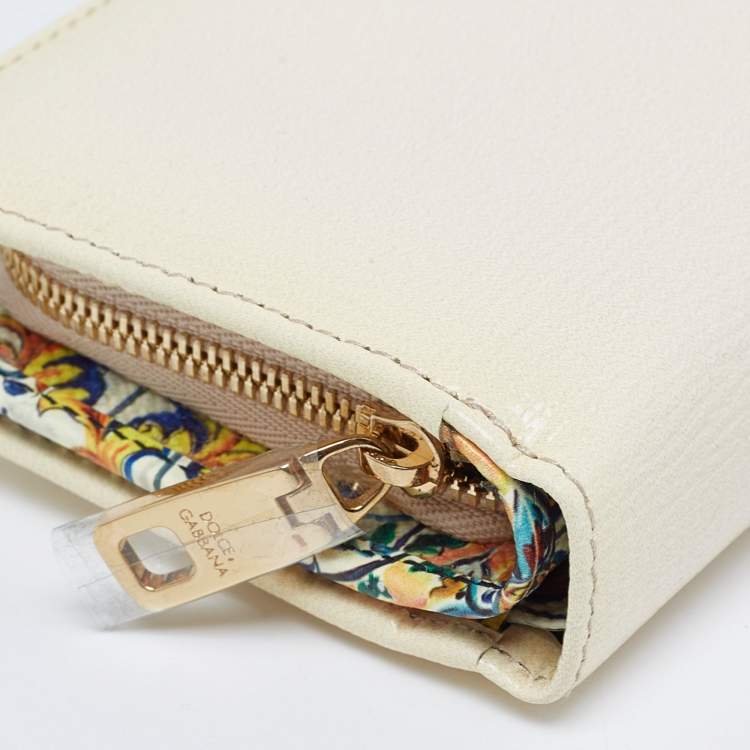Pre Owned Dolce & Gabbana Cream Patent Leather Compact Wallet