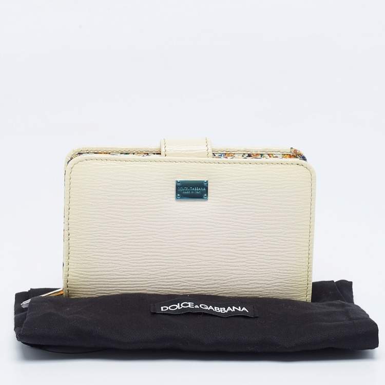 Pre Owned Dolce & Gabbana Cream Patent Leather Compact Wallet