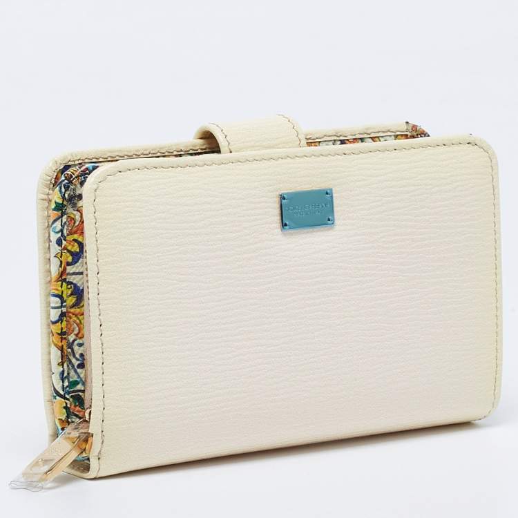 Pre Owned Dolce & Gabbana Cream Patent Leather Compact Wallet