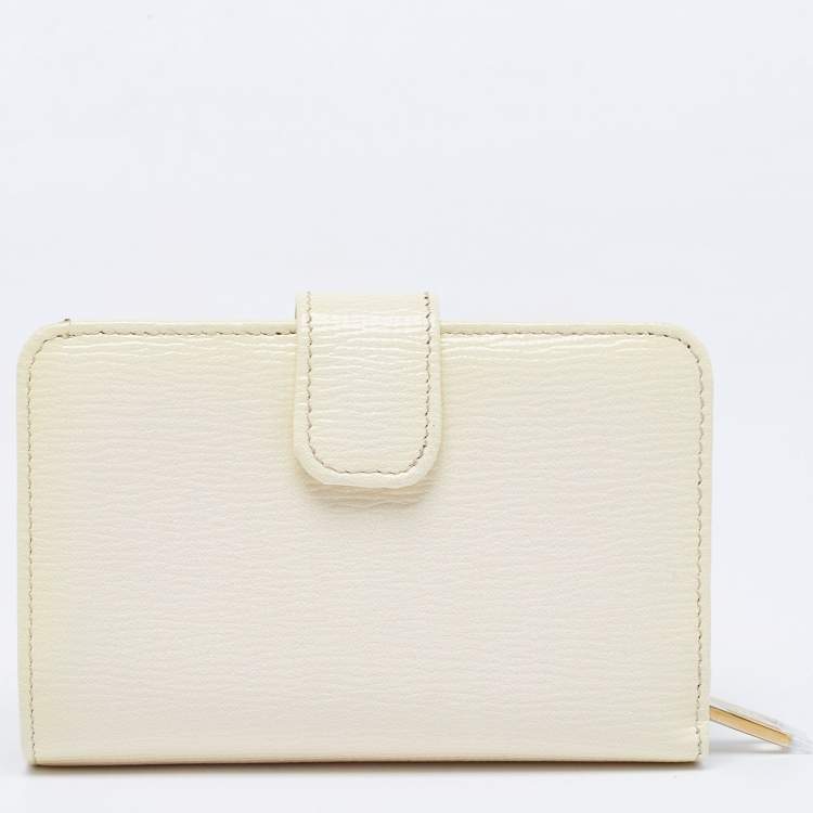 Pre Owned Dolce & Gabbana Cream Patent Leather Compact Wallet