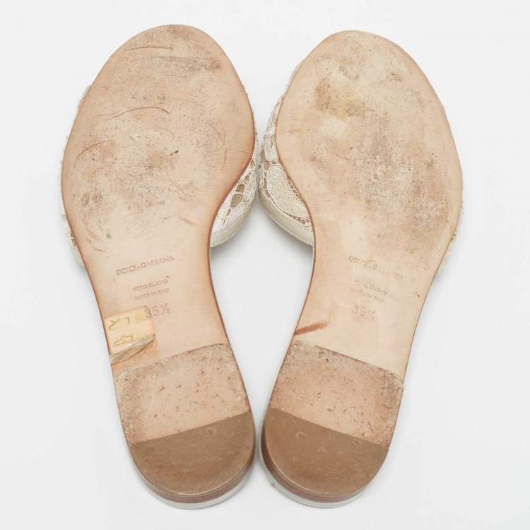 Pre Owned Dolce & Gabbana Light Grey Lace Bianca Flat Slides Size 35.5
