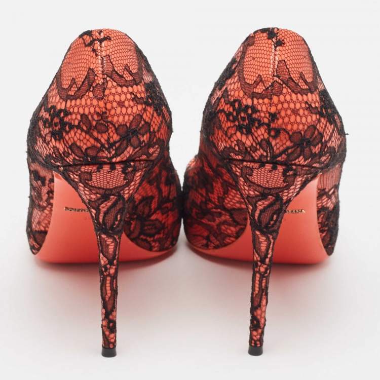 Pre Owned Dolce & Gabbana Pink/Black Lace and Patent Leather Pointed Toe Pumps Size 39