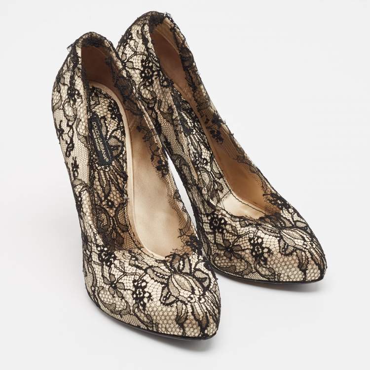 مملوكة مسبقًا Dolce & Gabbana Cream Satin And Black Lace Platform Pumps Size 38.5