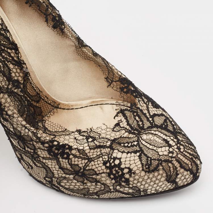 مملوكة مسبقًا Dolce & Gabbana Cream Satin And Black Lace Platform Pumps Size 38.5
