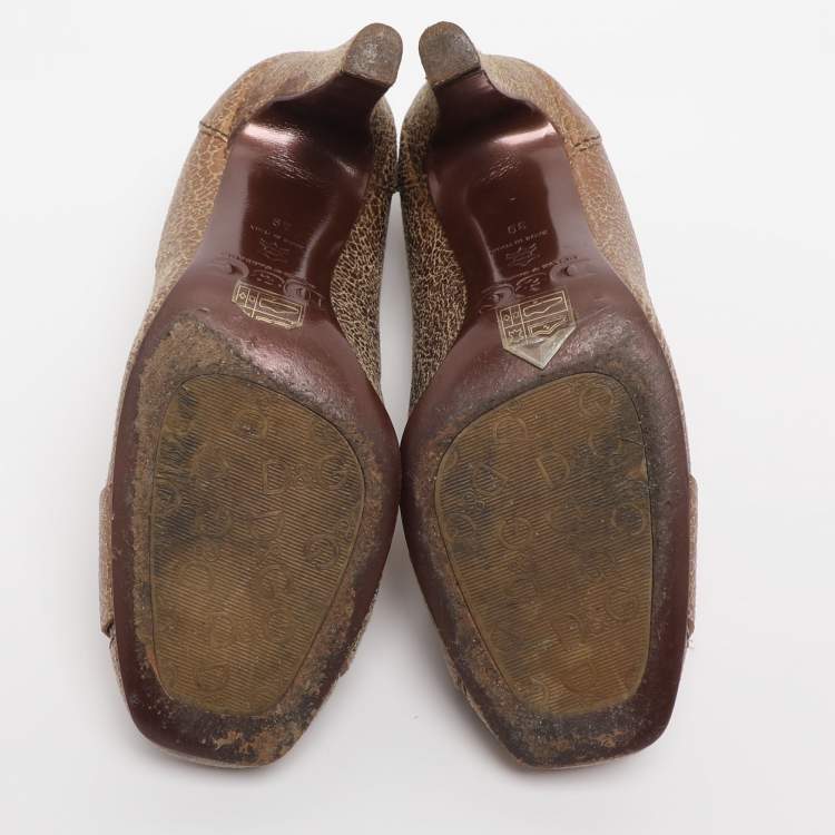 Pre Owned Dolce & Gabbana Metallic Crackled Leather Buckle Pumps Size 39