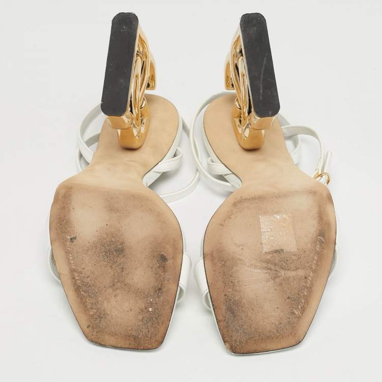 مملوكة مسبقًا Dolce & Gabbana Keira Size 39.5 White Patent Leather Ankle Strap Sandals