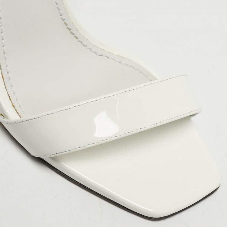 مملوكة مسبقًا Dolce & Gabbana Keira Size 39.5 White Patent Leather Ankle Strap Sandals