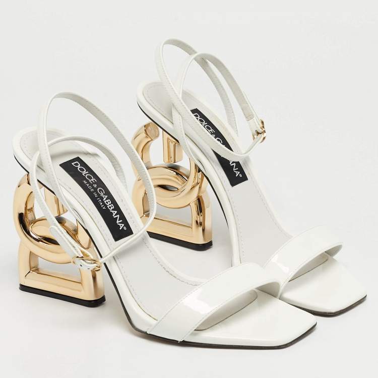 مملوكة مسبقًا Dolce & Gabbana Keira Size 39.5 White Patent Leather Ankle Strap Sandals