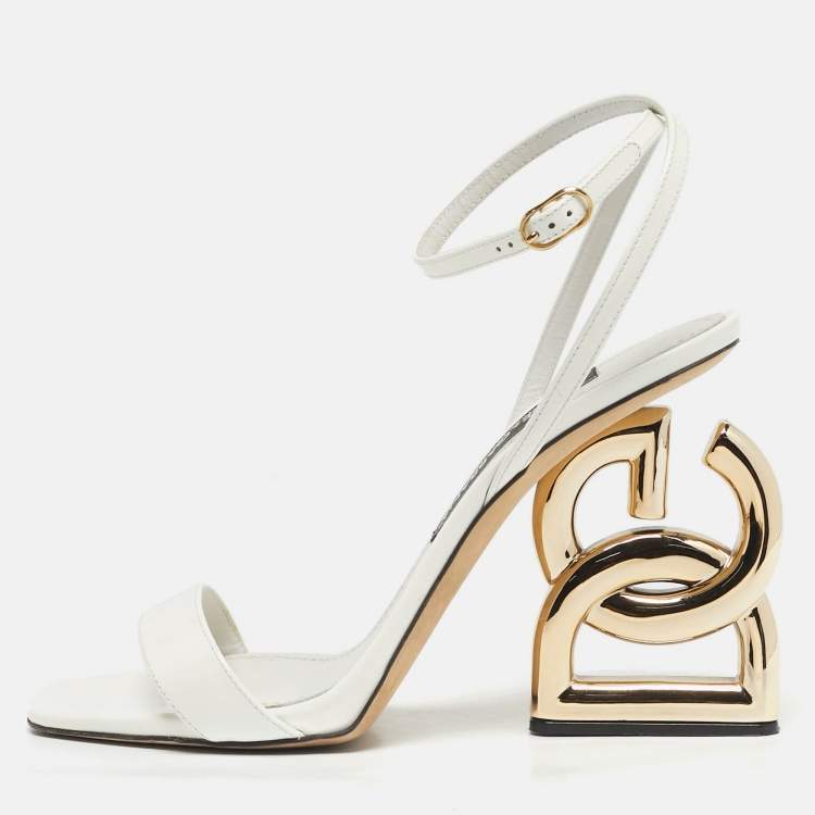  مملوكة مسبقًا Dolce & Gabbana Keira Size 39.5 White Patent Leather Ankle Strap Sandals