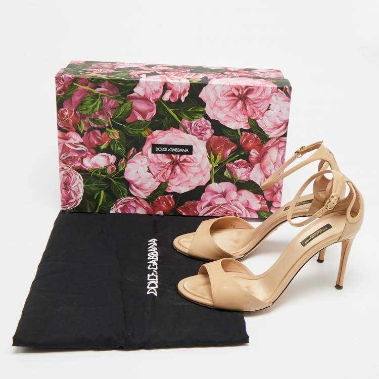 مملوكة مسبقًا Dolce & Gabbana Size 40 Beige Patent Leather Ankle Strap Sandals