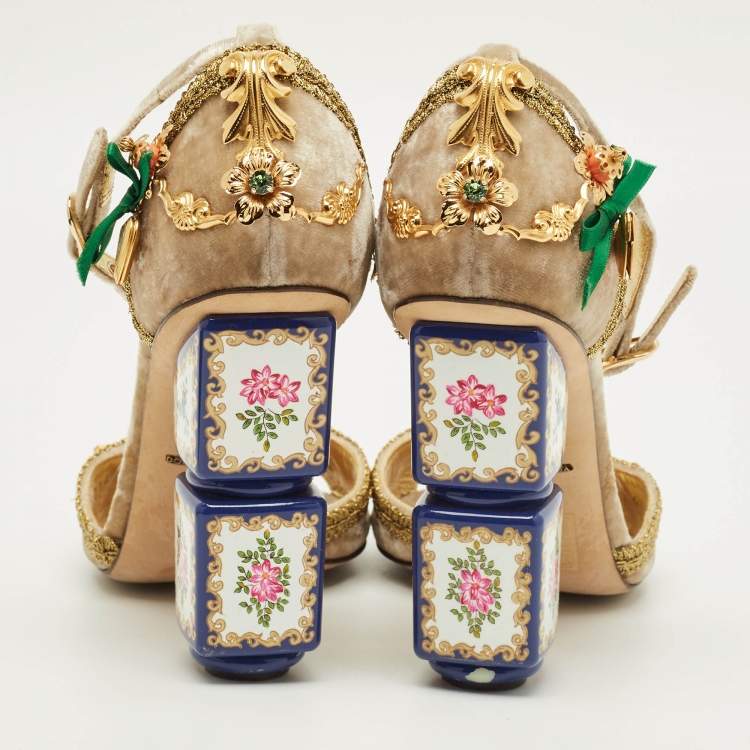Pre Owned Dolce & Gabbana Size 39 Gold Velvet Pearls and Flower Embellished Ankle Strap Sandals