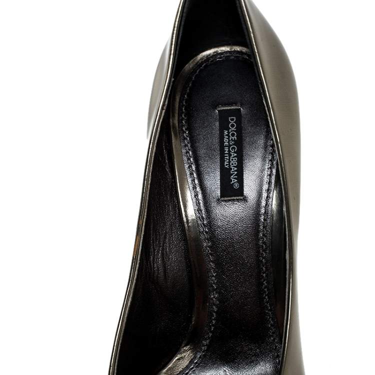 مملوكة مسبقًا Dolce & Gabbana Gold/Black Patent Leather Peep Toe Pumps Size 40