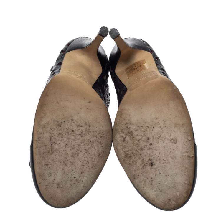 مملوكة مسبقًا Dolce & Gabbana Black Leather Heart Cut Out Bow Pumps Size 38.5
