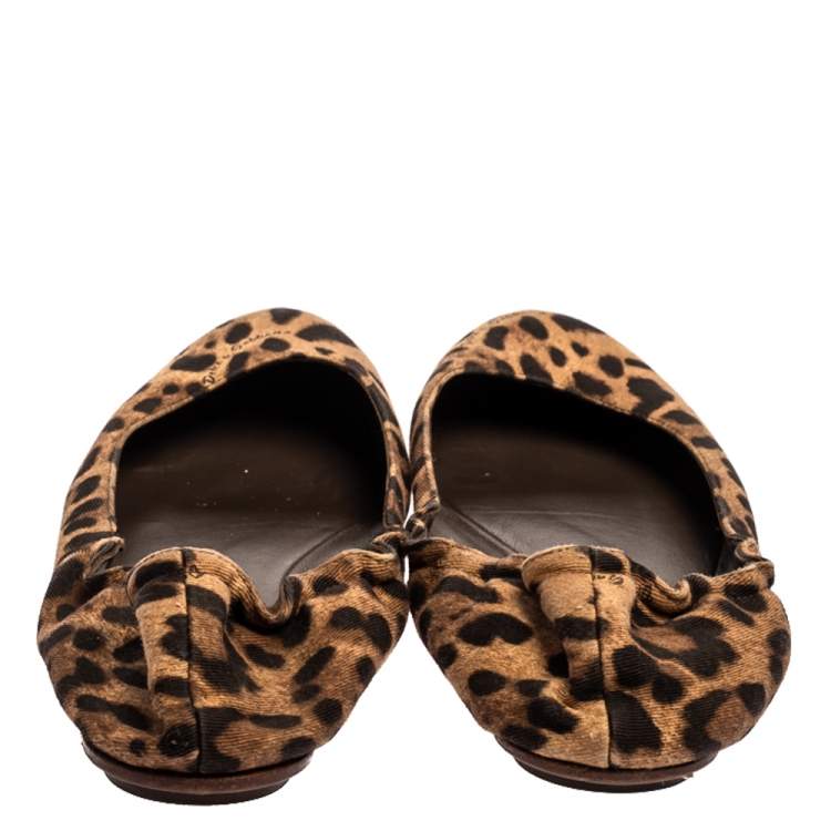 Pre Owned Dolce & Gabbana Beige/Brown Leopard Print Canvas Scrunch Ballet Flats Size 41