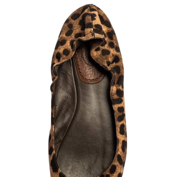 Pre Owned Dolce & Gabbana Beige/Brown Leopard Print Canvas Scrunch Ballet Flats Size 41