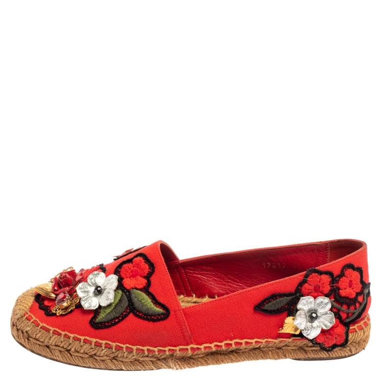 Pre Owned Dolce and Gabbana Red Canvas Locket Flower and Jewel Embroidered Espadrille Flats Size 38