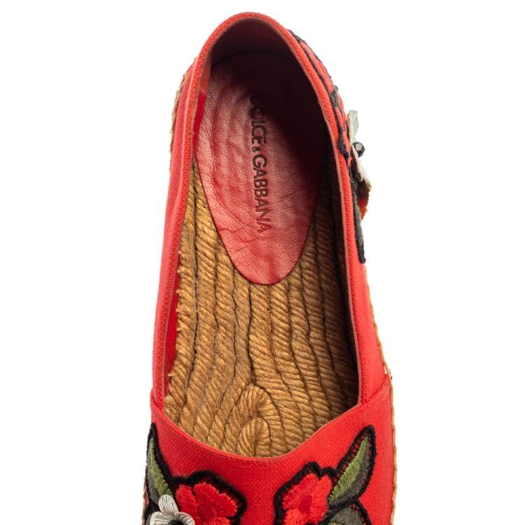 Pre Owned Dolce and Gabbana Red Canvas Locket Flower and Jewel Embroidered Espadrille Flats Size 38