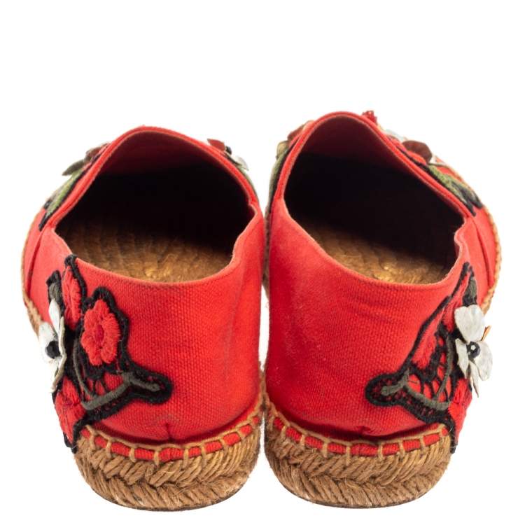 Pre Owned Dolce and Gabbana Red Canvas Locket Flower and Jewel Embroidered Espadrille Flats Size 38