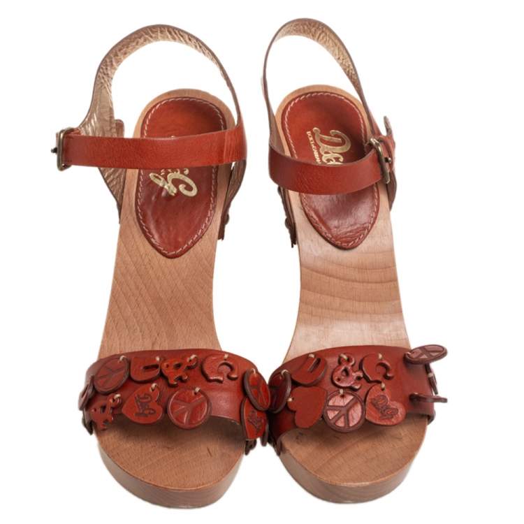 Pre Owned Dolce & Gabbana Brown Leather Charms Wood Sandals Size 39