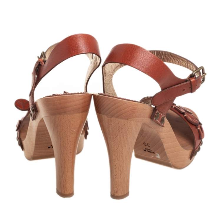 Pre Owned Dolce & Gabbana Brown Leather Charms Wood Sandals Size 39