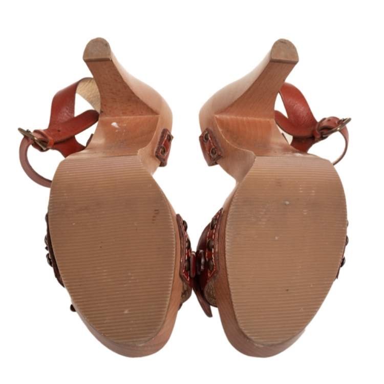 Pre Owned Dolce & Gabbana Brown Leather Charms Wood Sandals Size 39
