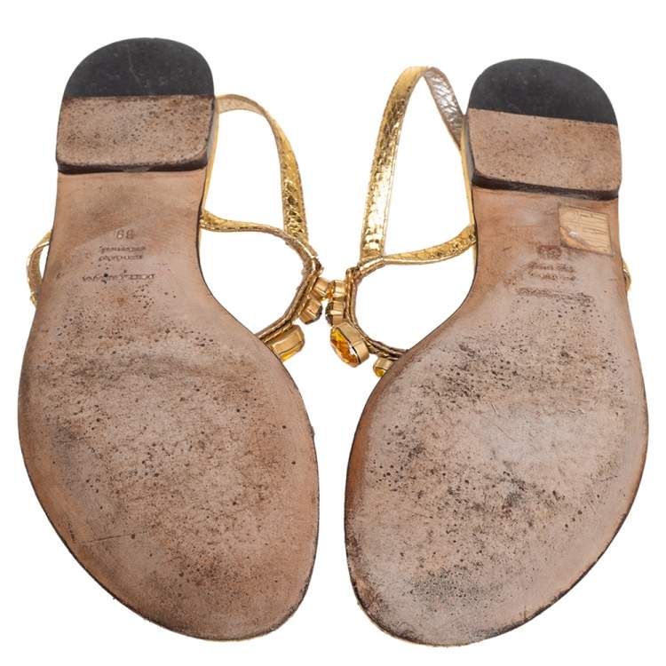 مملوكة مسبقًا Dolce & Gabbana Gold Snakeskin Coin and Crystal Embellished Thong Flats Size 39