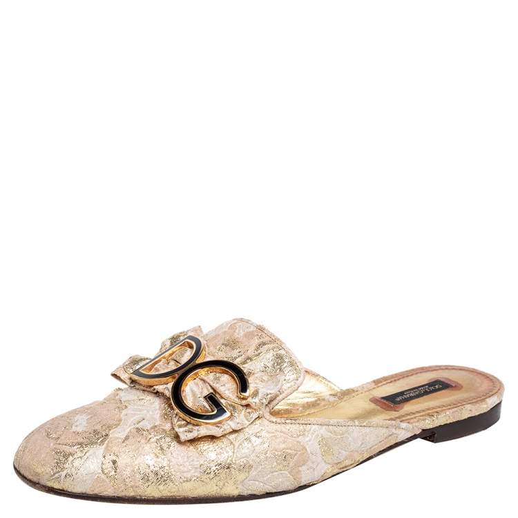 مملوكة مسبقًا Dolce & Gabbana Gold Brocade Fabric DG Logo Flat Mule Sandals Size 40.5