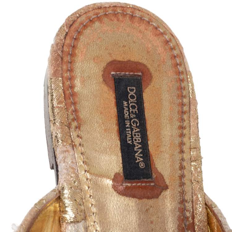 مملوكة مسبقًا Dolce & Gabbana Gold Brocade Fabric DG Logo Flat Mule Sandals Size 40.5