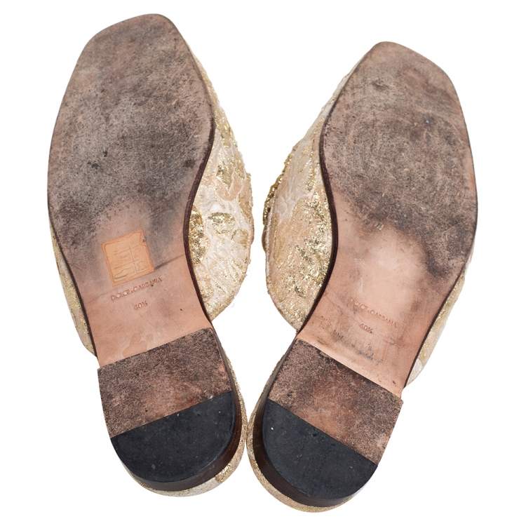مملوكة مسبقًا Dolce & Gabbana Gold Brocade Fabric DG Logo Flat Mule Sandals Size 40.5