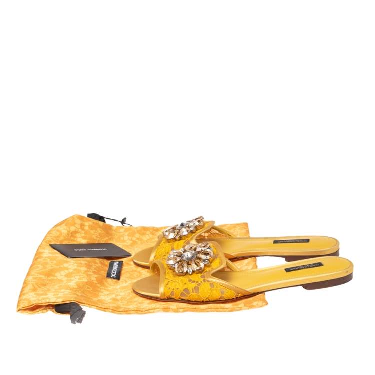 مملوكة مسبقًا Dolce & Gabbana Yellow Lace Crystal Embellished Bianca Flats Size 37.5